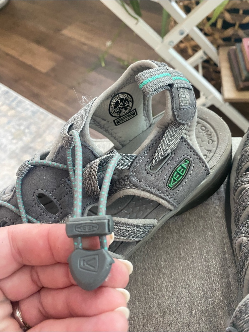 KEEN Women's Gray Sport Sandals with Teal Accents size 7 EXCELLENT CONDITION! - Picture 7 of 14